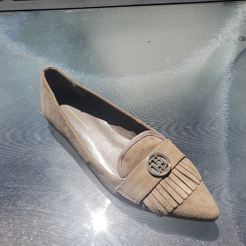 Tommy Hilfiger womens beige flats Sz 6.5M